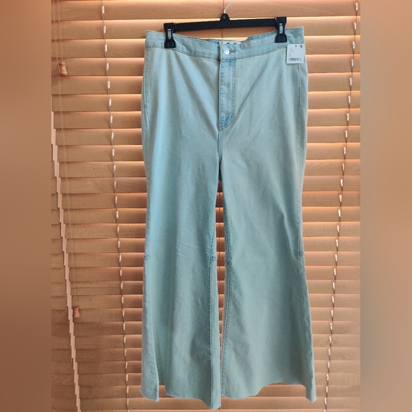 We The Free Youthquake Crop Flare Jeans - Picture 4 of 9